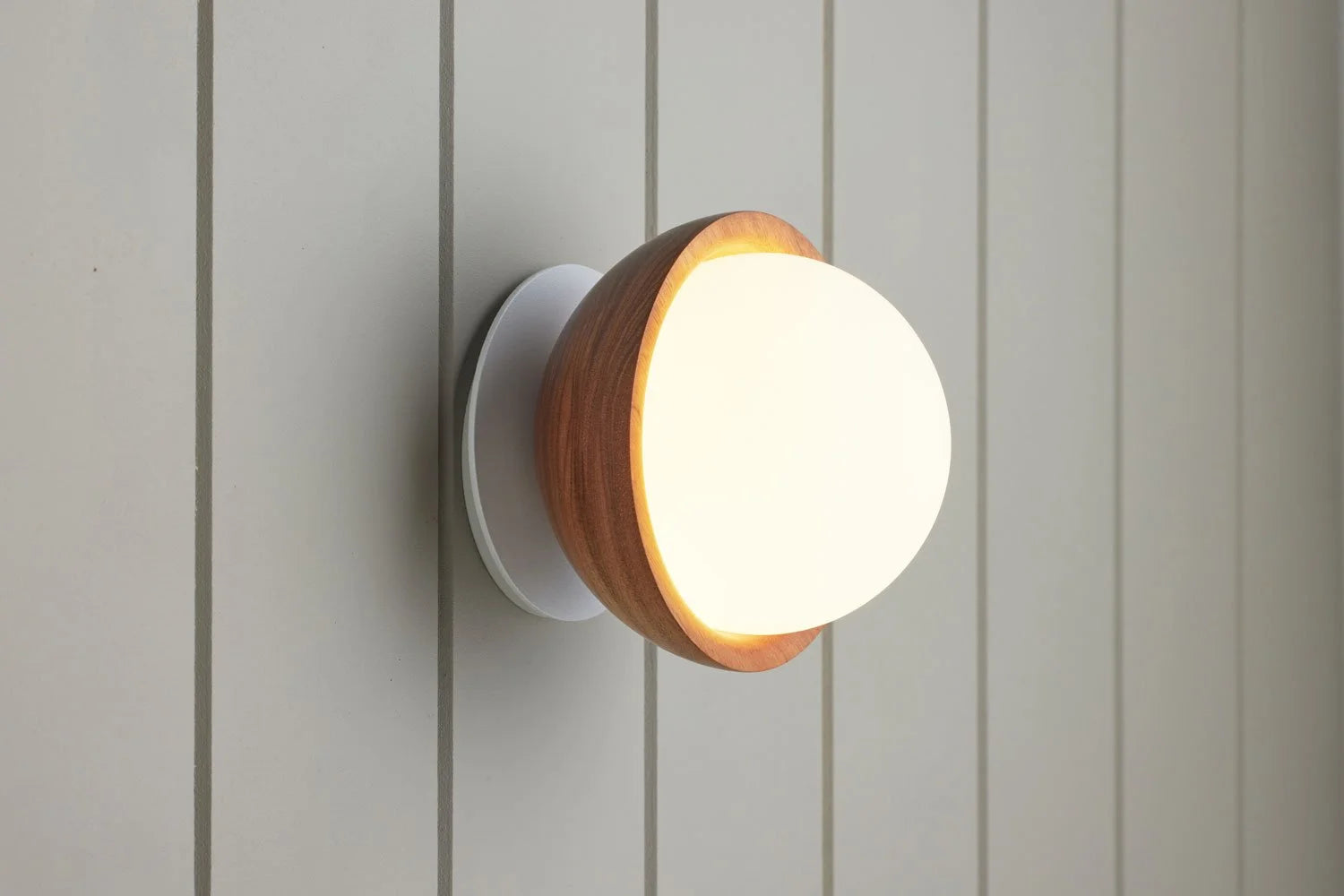 BUTTON Wall Light