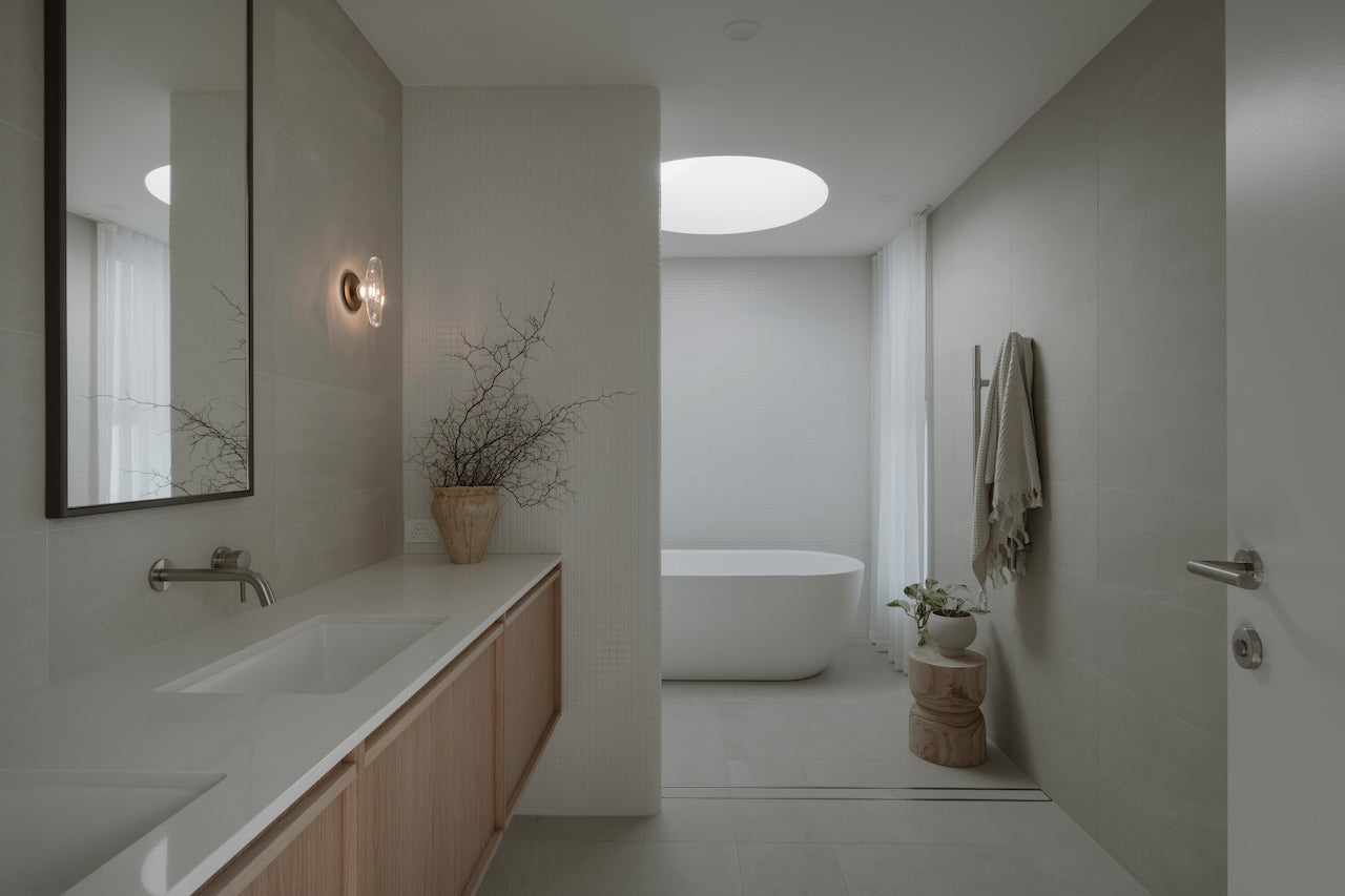 FLO Wall Light