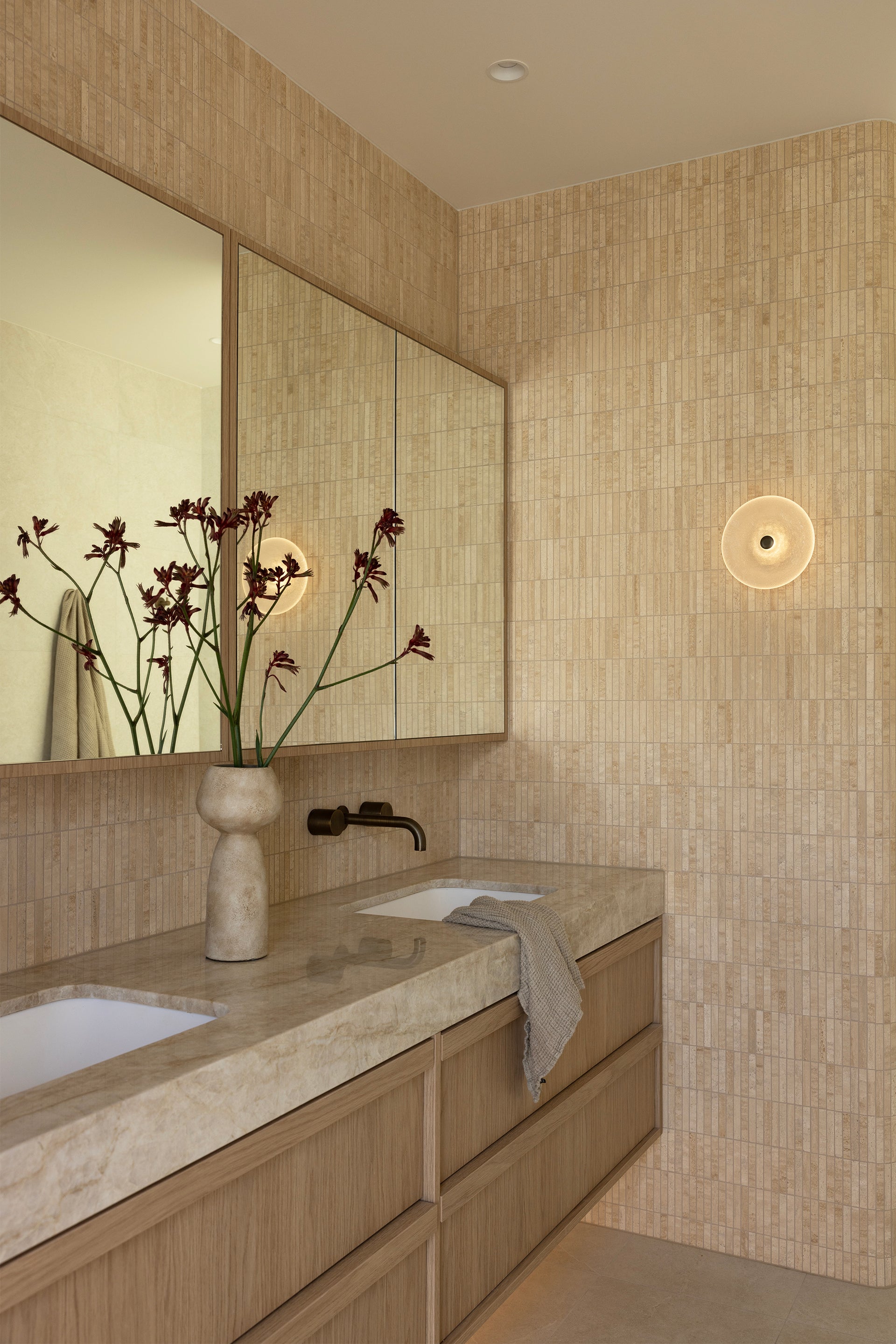 CORAL Wall Light