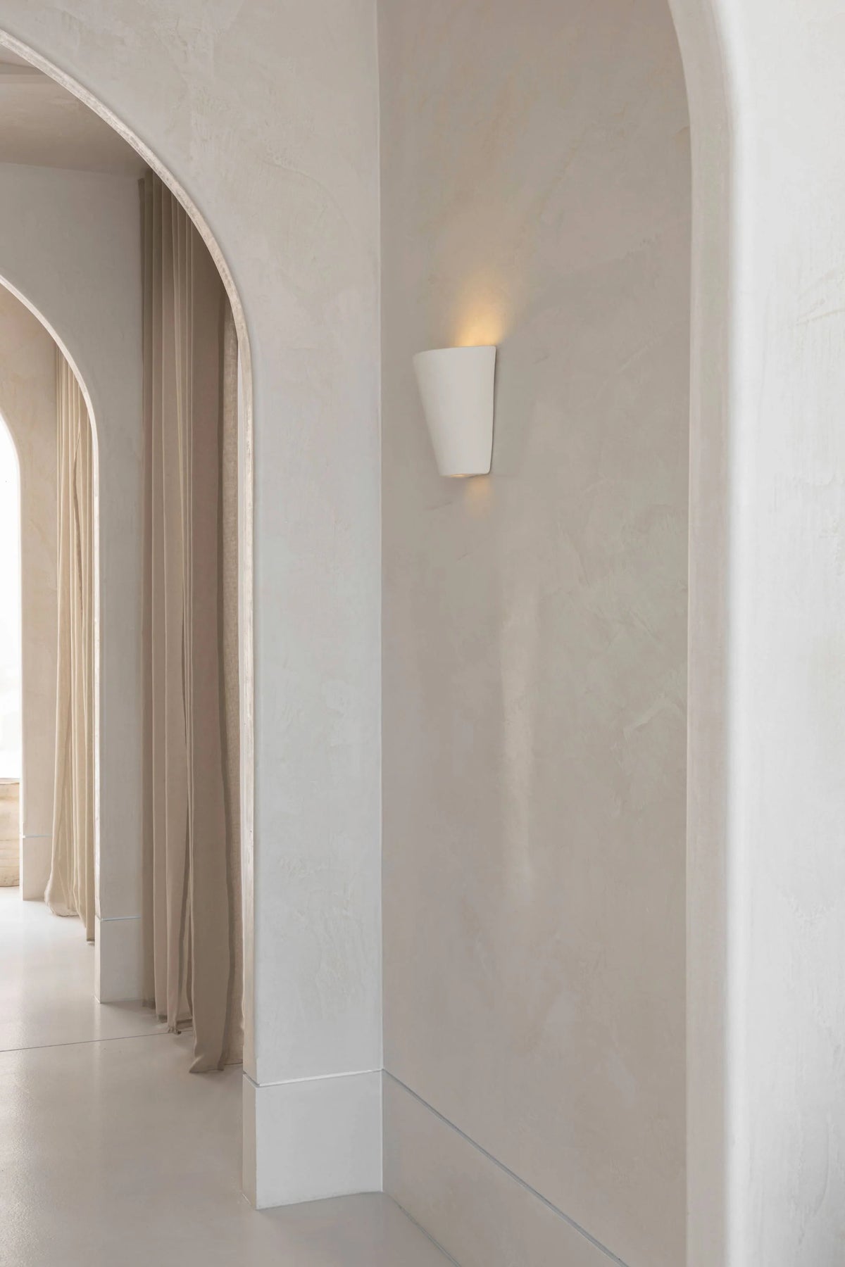 FORM CLAY wall light