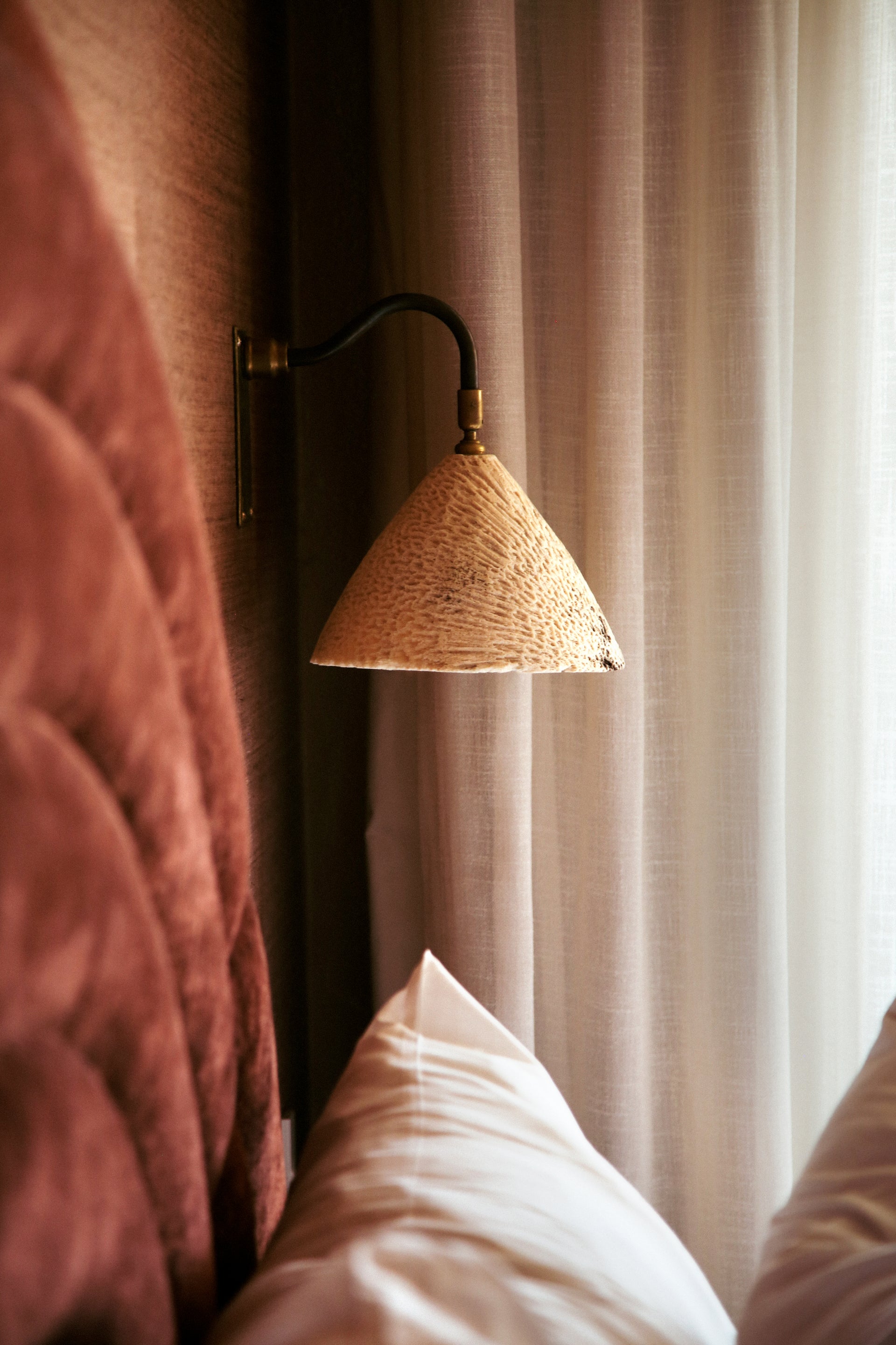 FOSSIL CORAL SWAN Wall Light