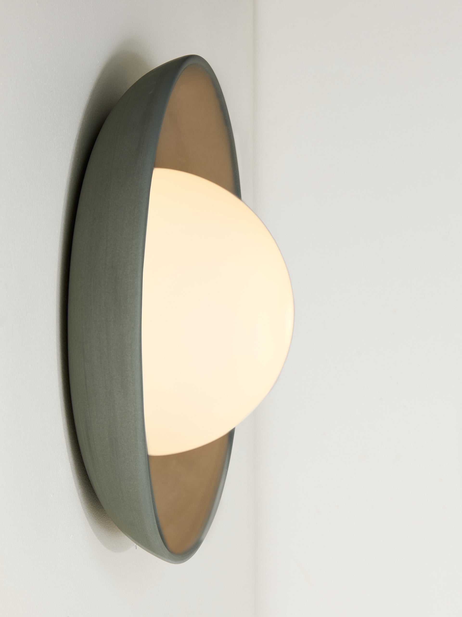 MANI WIDE Wall Light