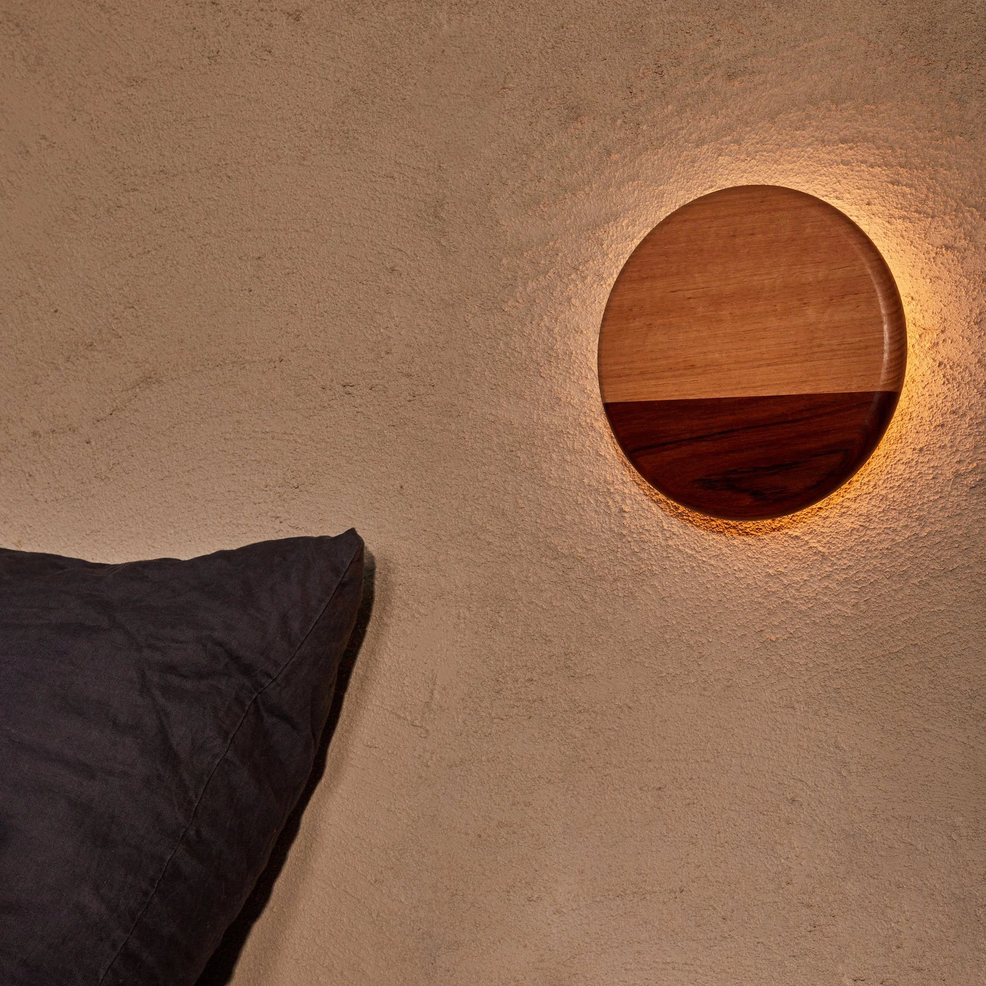 NEVER NEVER Wall Light
