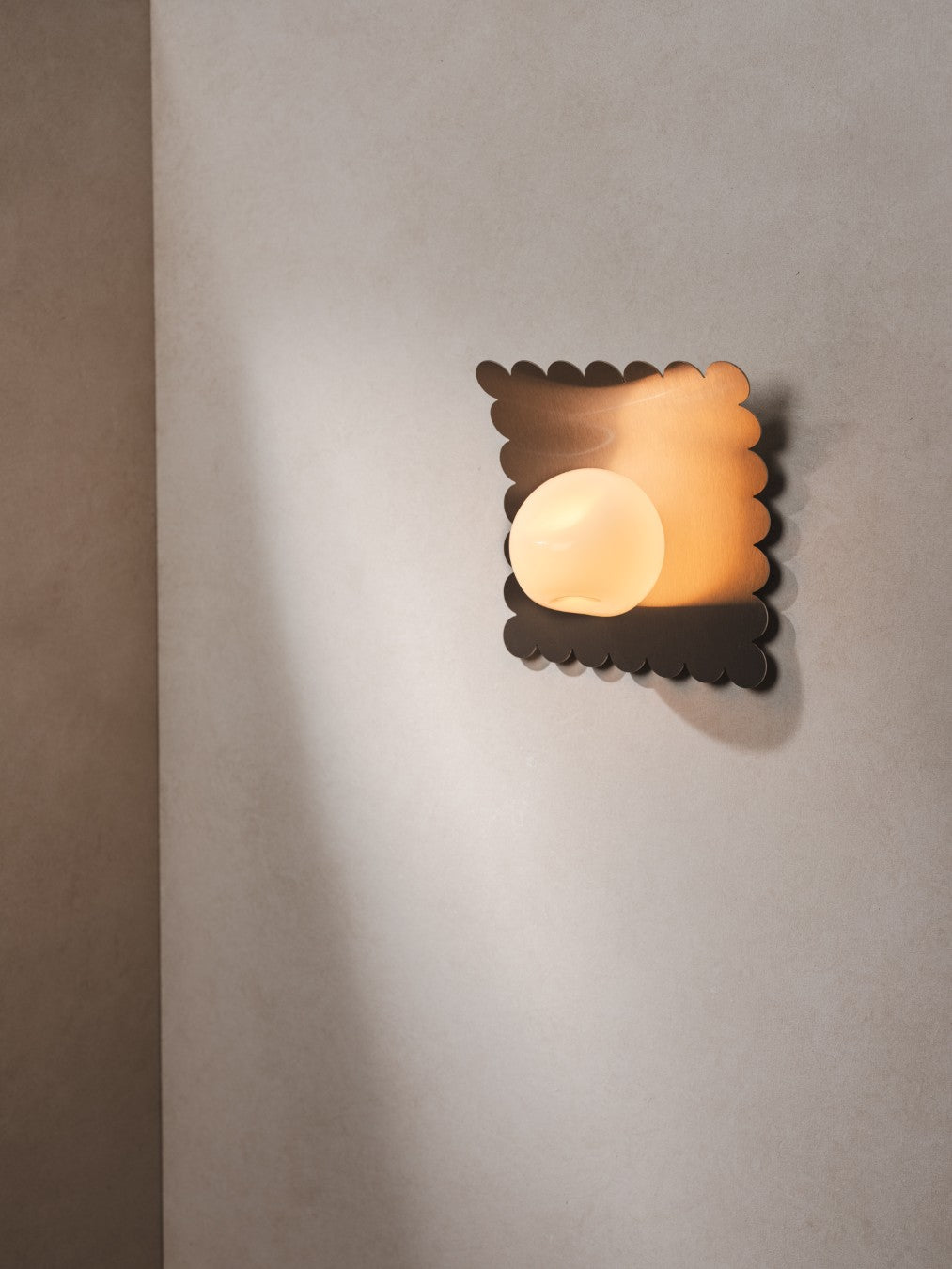 WAVE Wall Light