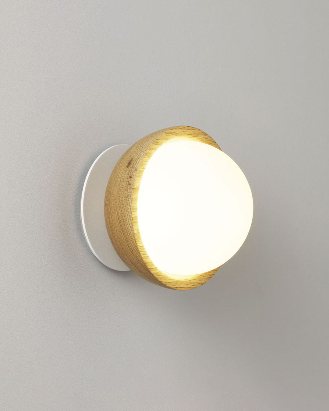 BUTTON Wall Light